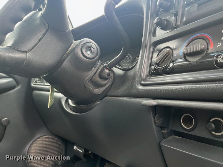 image for item LL9245 2001 Chevrolet Silverado 2500HD  pickup truck