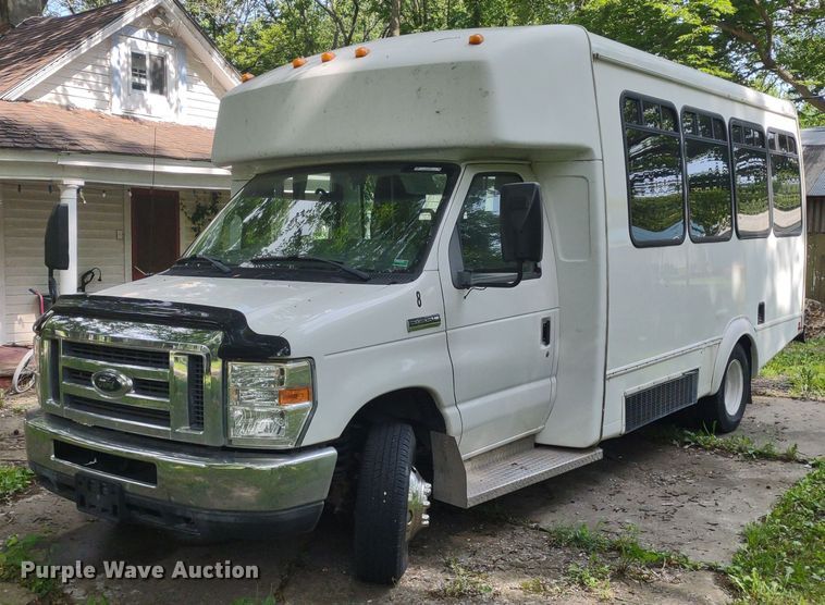 image for item LL9246 2010 Ford E350 Super Duty  shuttle bus