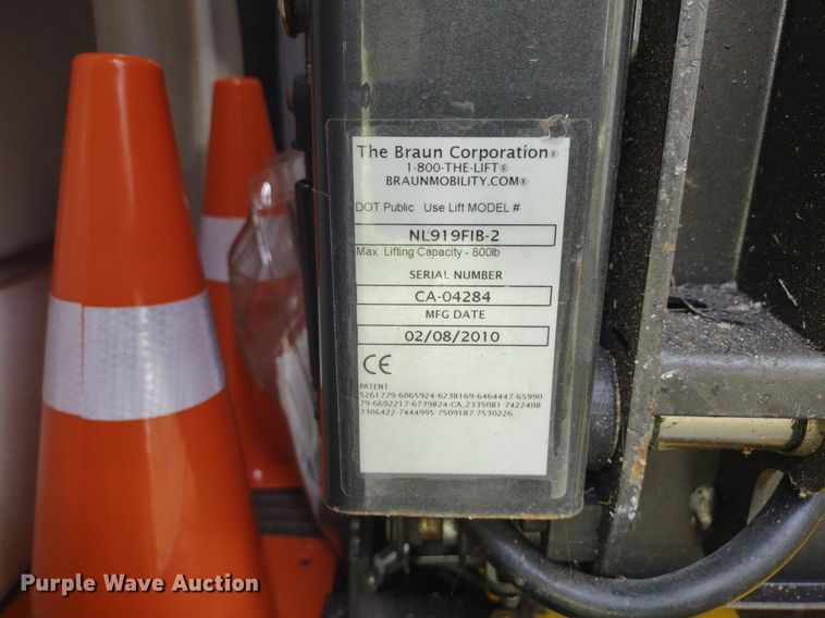 image for item LL9246 2010 Ford E350 Super Duty  shuttle bus