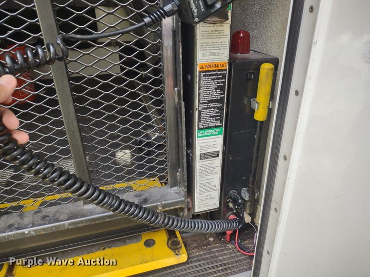 image for item LL9246 2010 Ford E350 Super Duty  shuttle bus