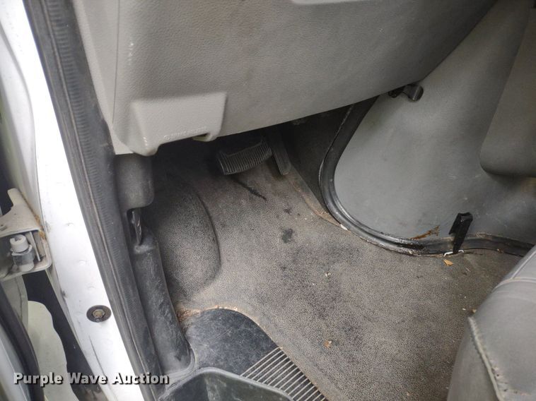 image for item LL9246 2010 Ford E350 Super Duty  shuttle bus