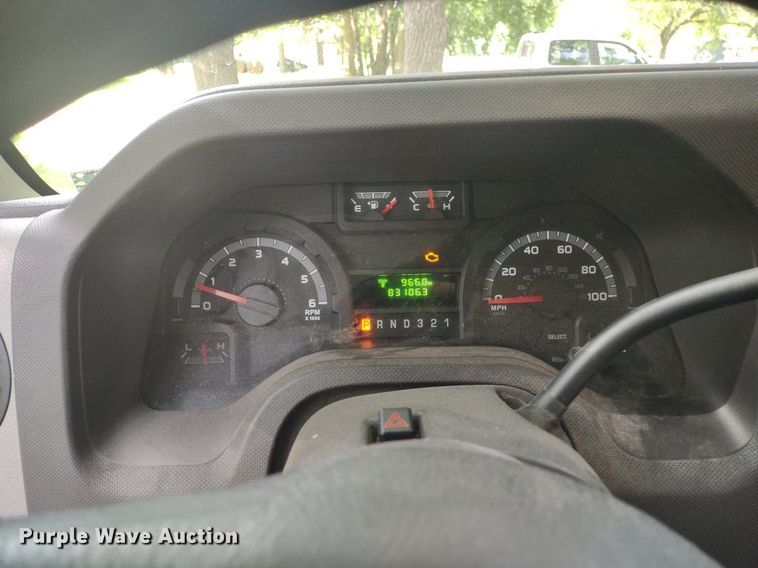 image for item LL9246 2010 Ford E350 Super Duty  shuttle bus