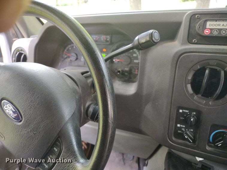 image for item LL9246 2010 Ford E350 Super Duty  shuttle bus