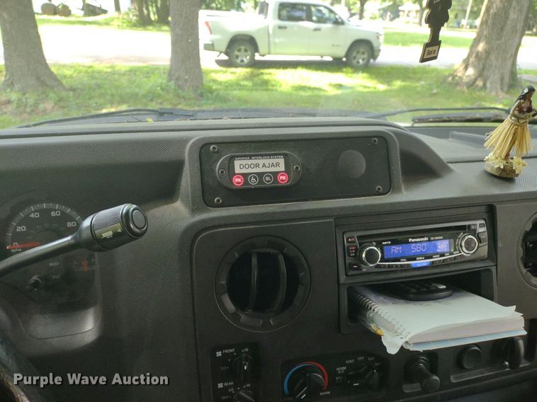 image for item LL9246 2010 Ford E350 Super Duty  shuttle bus