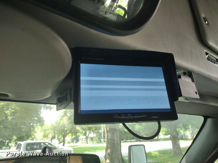 image for item LL9246 2010 Ford E350 Super Duty  shuttle bus