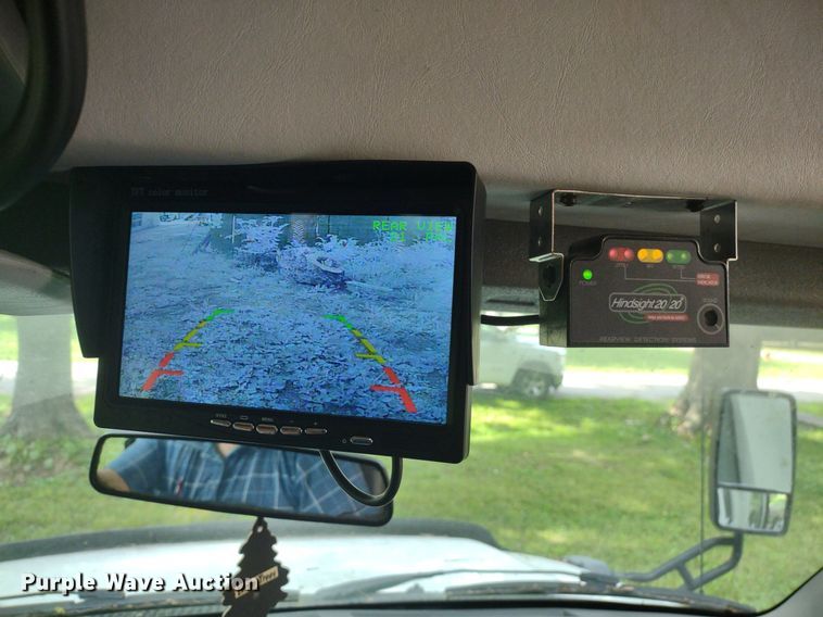 image for item LL9246 2010 Ford E350 Super Duty  shuttle bus