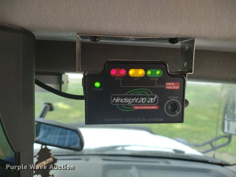 image for item LL9246 2010 Ford E350 Super Duty  shuttle bus