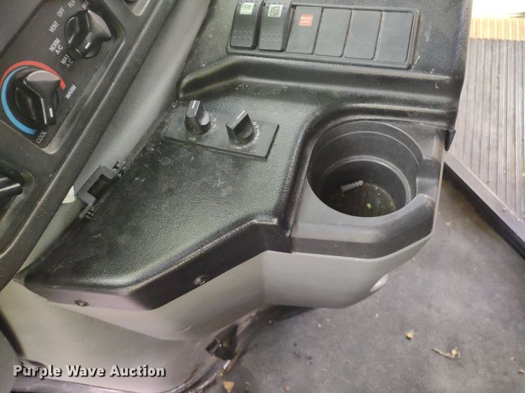 image for item LL9246 2010 Ford E350 Super Duty  shuttle bus