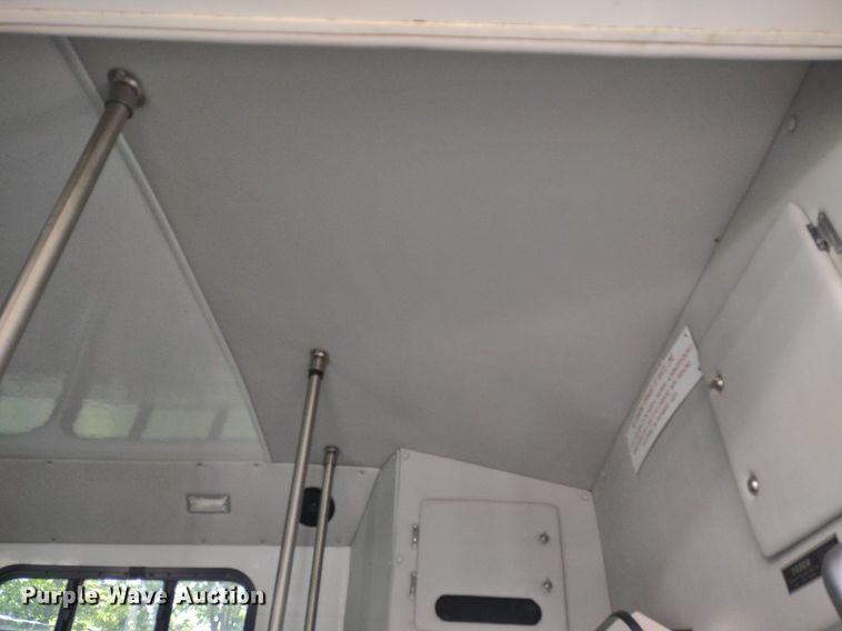 image for item LL9246 2010 Ford E350 Super Duty  shuttle bus