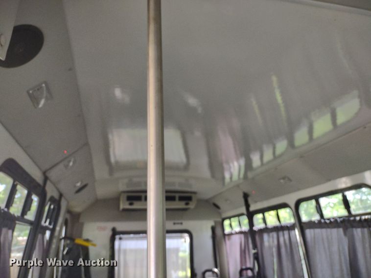 image for item LL9246 2010 Ford E350 Super Duty  shuttle bus