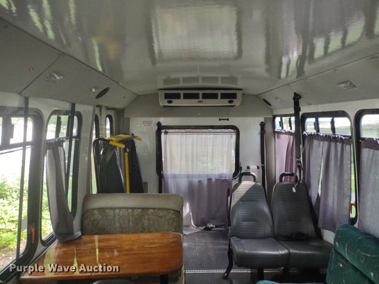 image for item LL9246 2010 Ford E350 Super Duty  shuttle bus