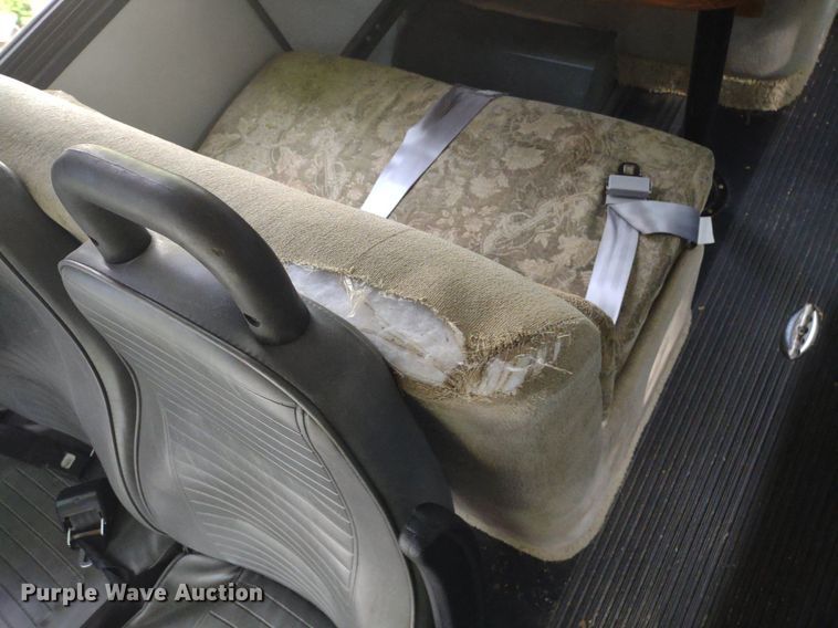 image for item LL9246 2010 Ford E350 Super Duty  shuttle bus