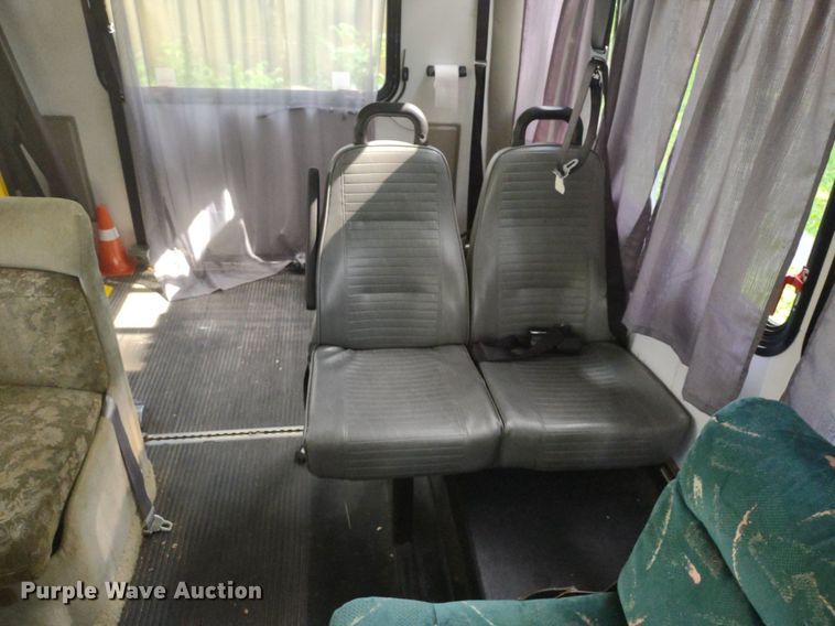 image for item LL9246 2010 Ford E350 Super Duty  shuttle bus