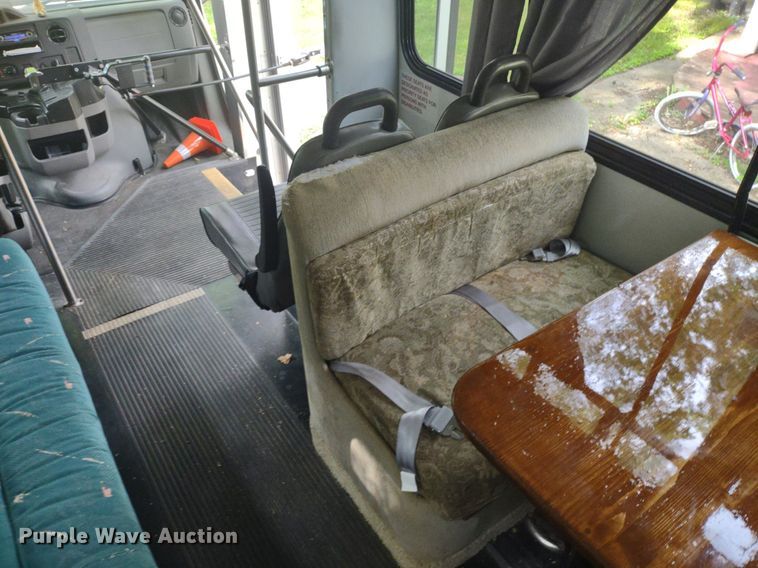 image for item LL9246 2010 Ford E350 Super Duty  shuttle bus