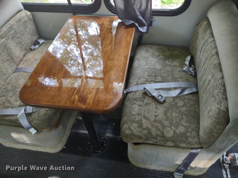 image for item LL9246 2010 Ford E350 Super Duty  shuttle bus