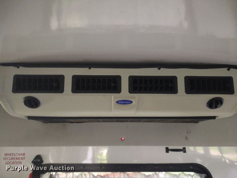image for item LL9246 2010 Ford E350 Super Duty  shuttle bus