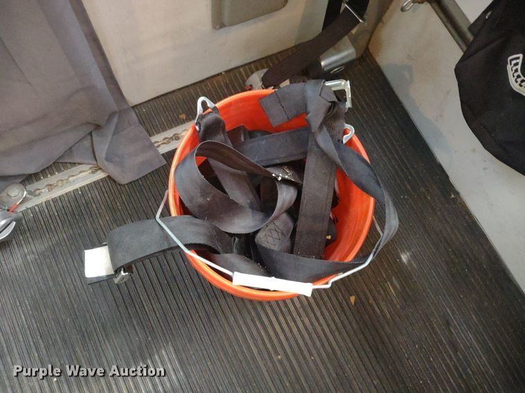 image for item LL9246 2010 Ford E350 Super Duty  shuttle bus