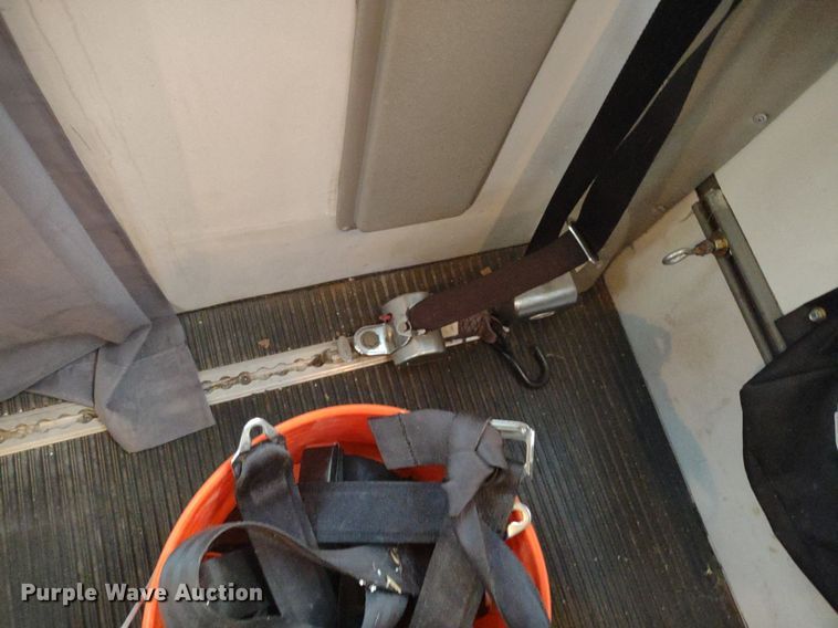 image for item LL9246 2010 Ford E350 Super Duty  shuttle bus