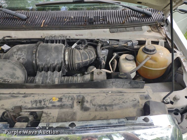 image for item LL9246 2010 Ford E350 Super Duty  shuttle bus