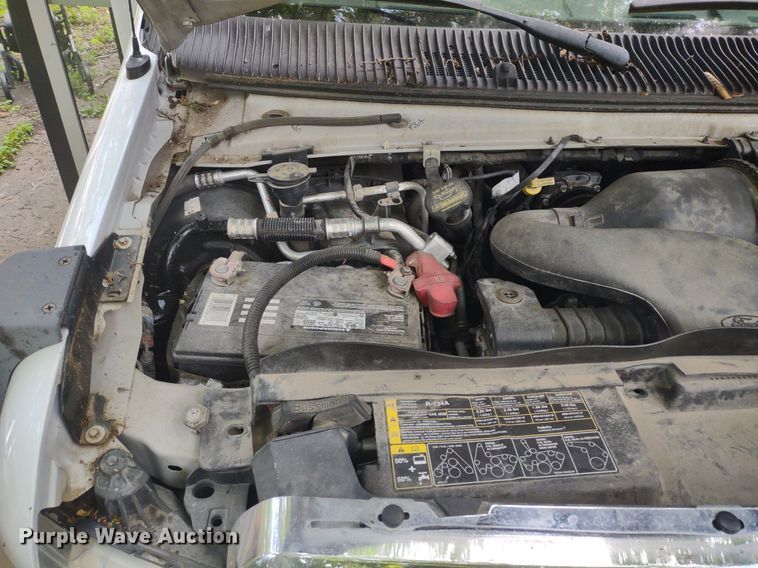 image for item LL9246 2010 Ford E350 Super Duty  shuttle bus