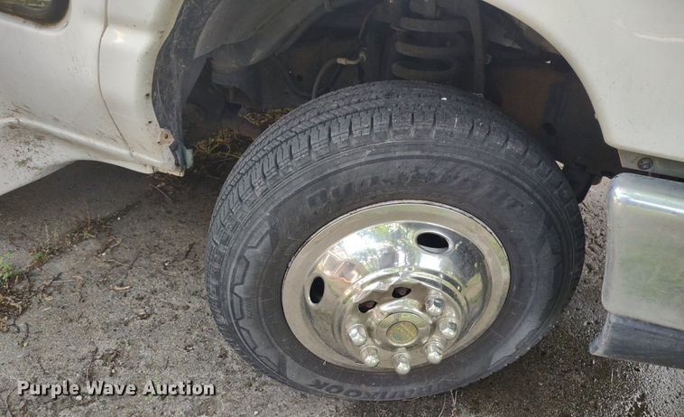 image for item LL9246 2010 Ford E350 Super Duty  shuttle bus