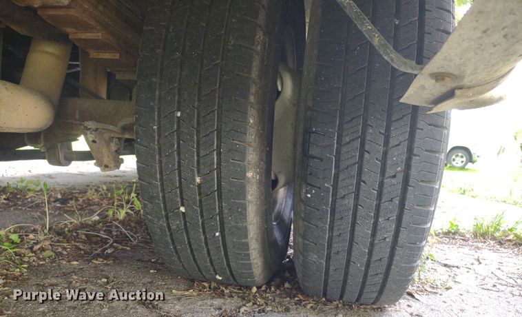 image for item LL9246 2010 Ford E350 Super Duty  shuttle bus