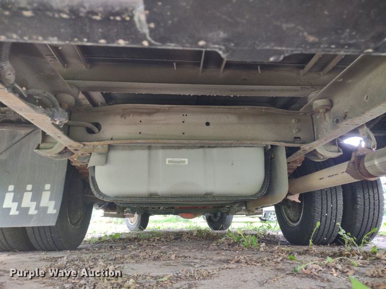 image for item LL9246 2010 Ford E350 Super Duty  shuttle bus