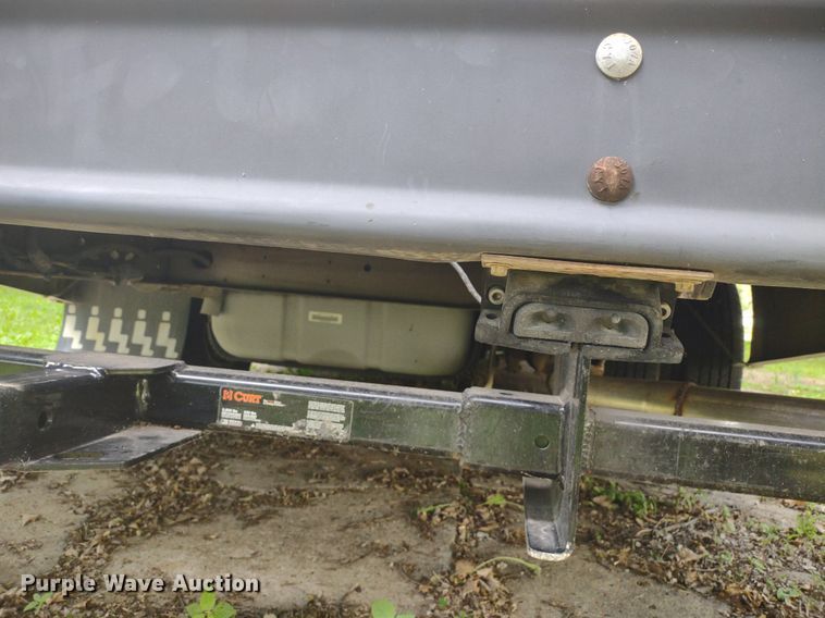 image for item LL9246 2010 Ford E350 Super Duty  shuttle bus