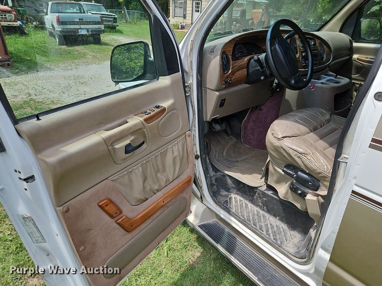 image for item LL9264 2000 Ford E250  van