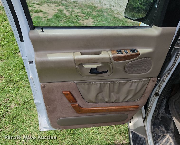 image for item LL9264 2000 Ford E250  van