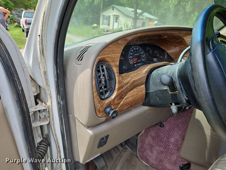 image for item LL9264 2000 Ford E250  van
