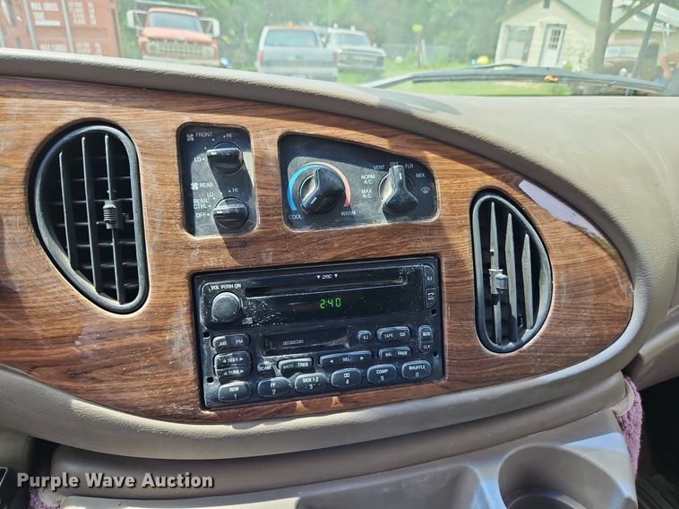 image for item LL9264 2000 Ford E250  van