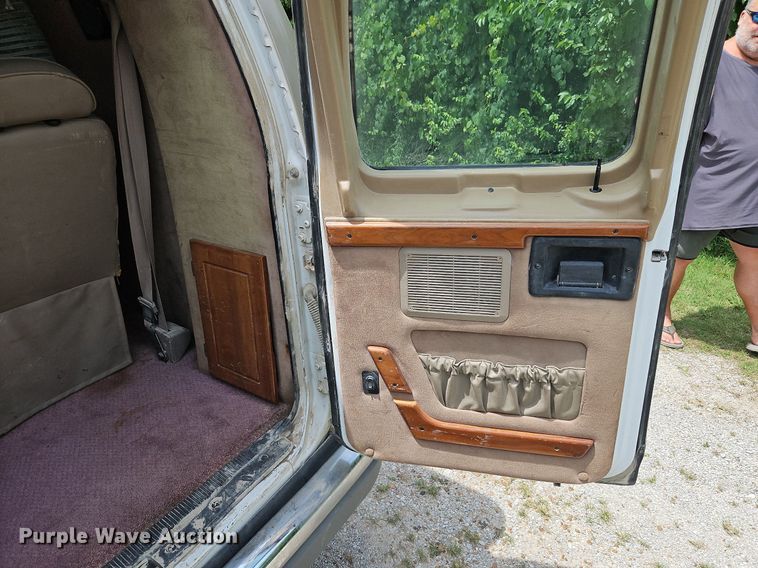 image for item LL9264 2000 Ford E250  van