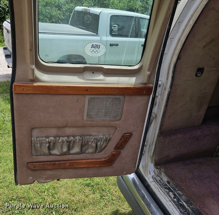 image for item LL9264 2000 Ford E250  van