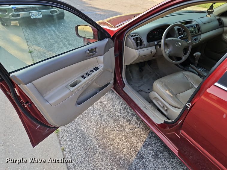 image for item LL9266 2002 Toyota Camry LE