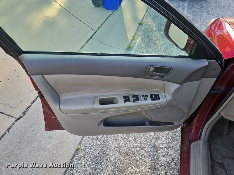 image for item LL9266 2002 Toyota Camry LE