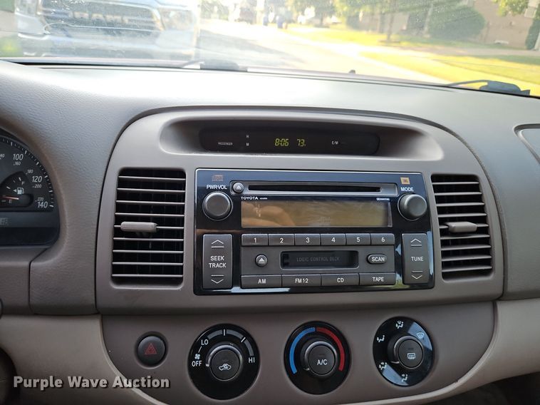 image for item LL9266 2002 Toyota Camry LE