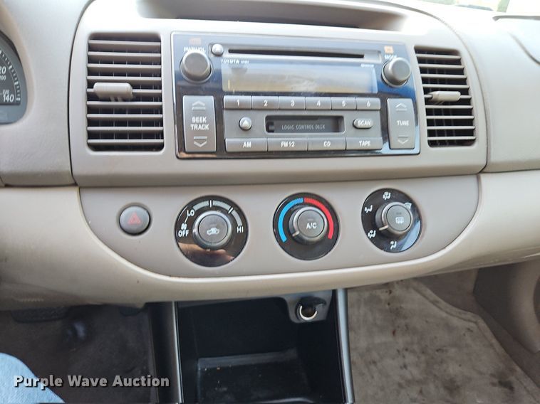 image for item LL9266 2002 Toyota Camry LE