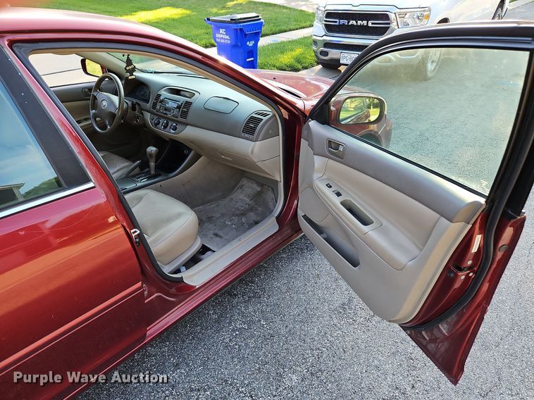 image for item LL9266 2002 Toyota Camry LE