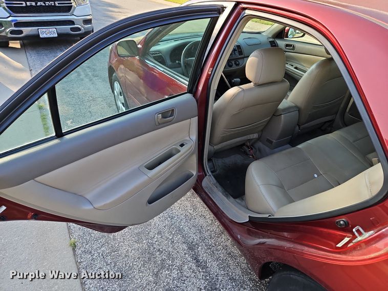 image for item LL9266 2002 Toyota Camry LE