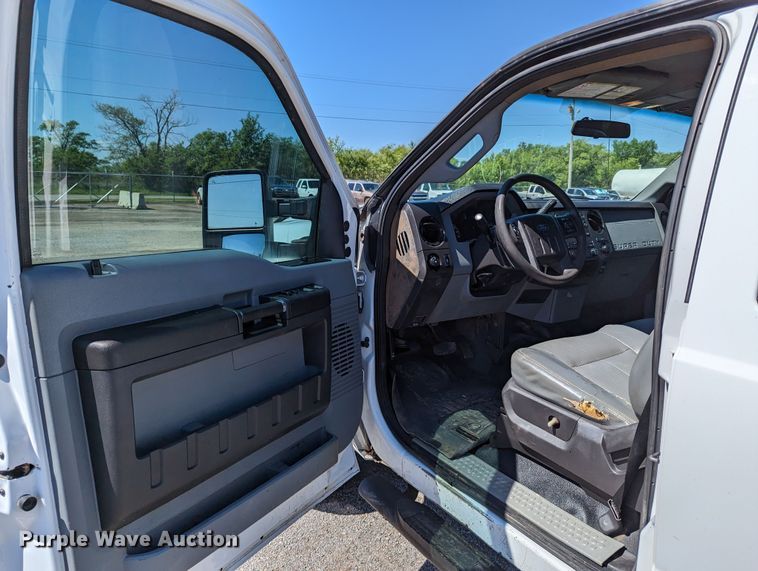 image for item LM9802 2016 Ford F250 Super Duty XL  Crew Cab pickup truck