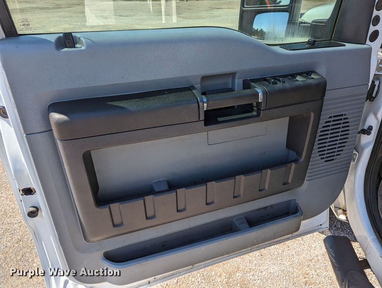 image for item LM9802 2016 Ford F250 Super Duty XL  Crew Cab pickup truck