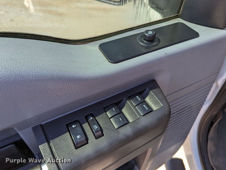 image for item LM9802 2016 Ford F250 Super Duty XL  Crew Cab pickup truck