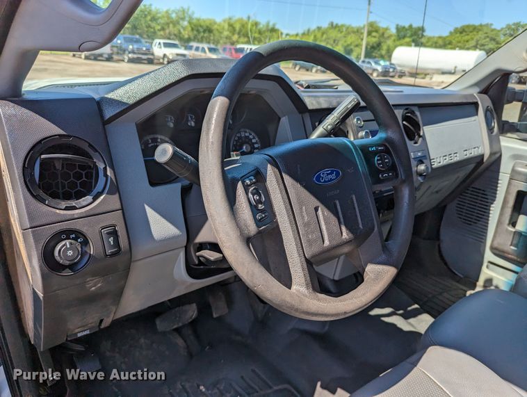 image for item LM9802 2016 Ford F250 Super Duty XL  Crew Cab pickup truck