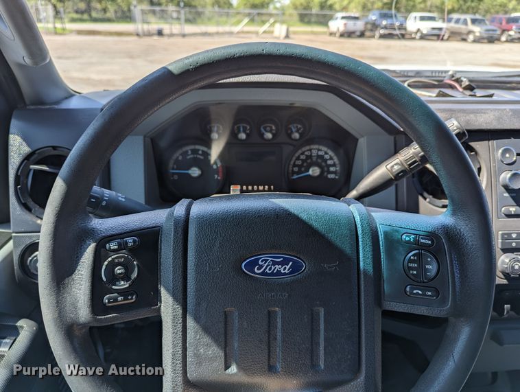 image for item LM9802 2016 Ford F250 Super Duty XL  Crew Cab pickup truck