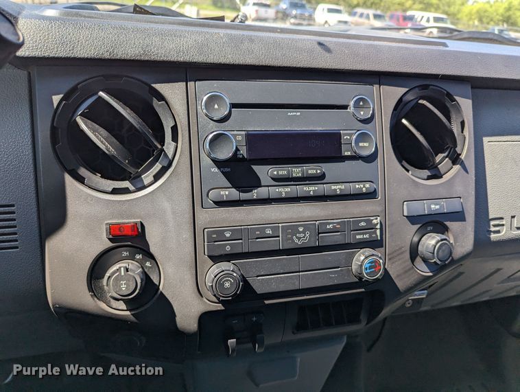 image for item LM9802 2016 Ford F250 Super Duty XL  Crew Cab pickup truck