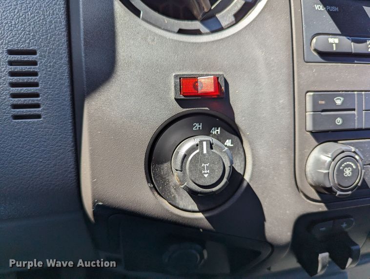 image for item LM9802 2016 Ford F250 Super Duty XL  Crew Cab pickup truck