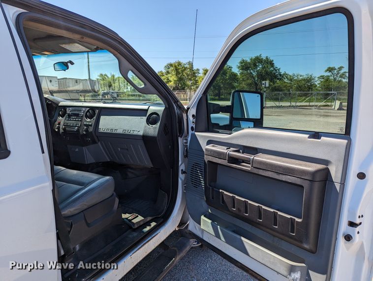 image for item LM9802 2016 Ford F250 Super Duty XL  Crew Cab pickup truck