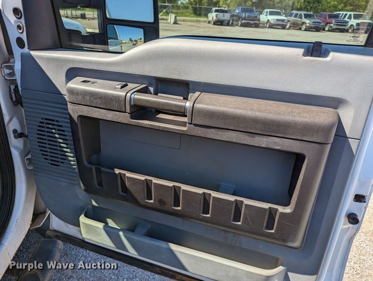 image for item LM9802 2016 Ford F250 Super Duty XL  Crew Cab pickup truck