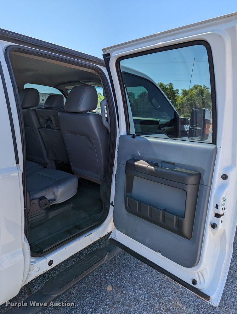 image for item LM9802 2016 Ford F250 Super Duty XL  Crew Cab pickup truck